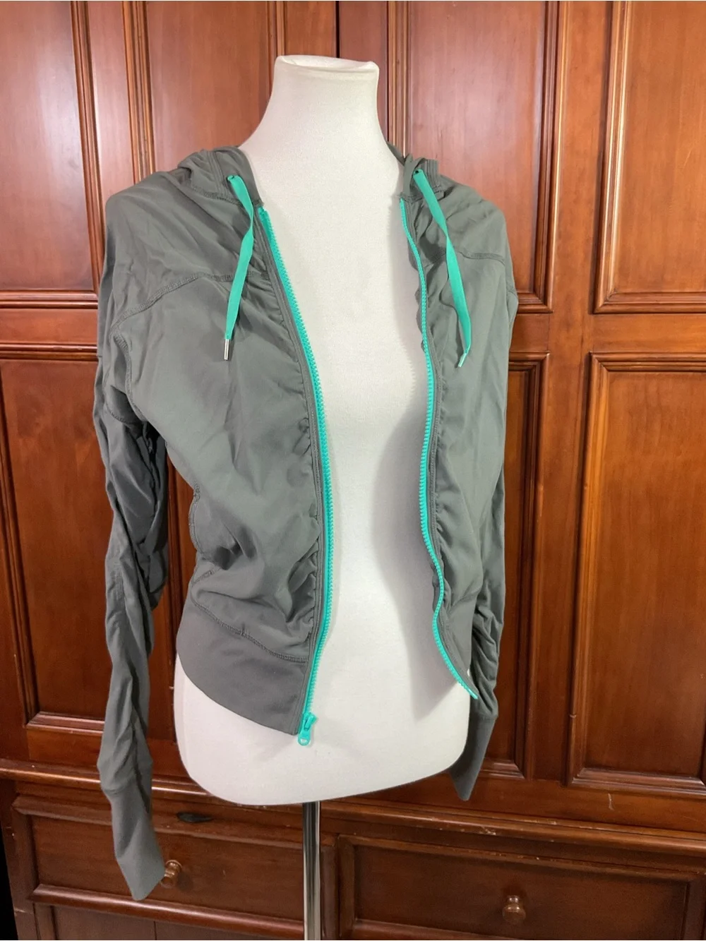 Lucy Athleisure Women’s Workout Jacket Size XS Gray And Green Lknw Full Zip Vers